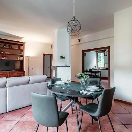 Carso - Family With Parking Apartment Como