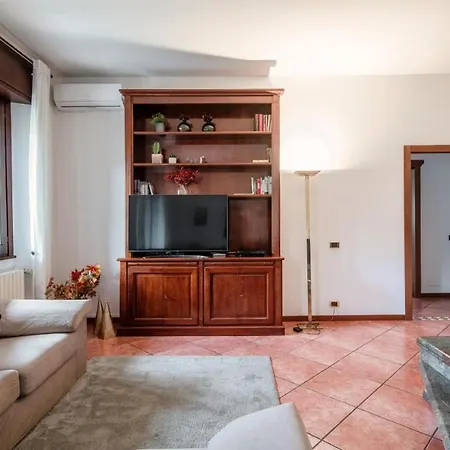 Carso - Family With Parking Apartment Como